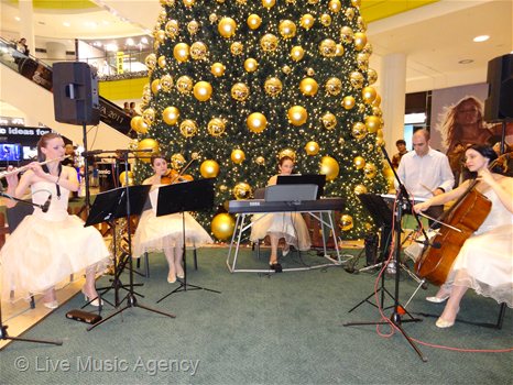 Коледни събития 03- 24.12.2011 г. Сердика Център Мол | фото: livemusicagency.com