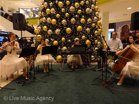 Коледни събития 03- 24.12.2011 г. Сердика Център Мол | фото: livemusicagency.com