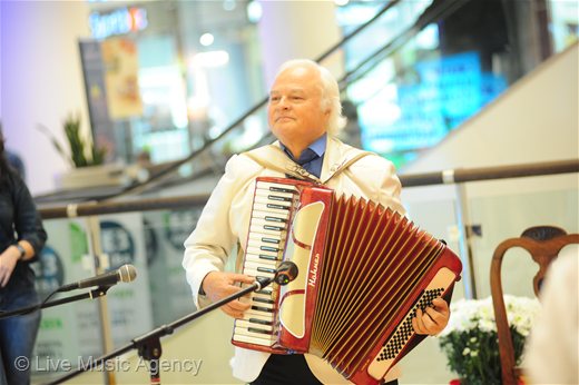 Ден на Париж в Сердика Център | фото: livemusicagency.com