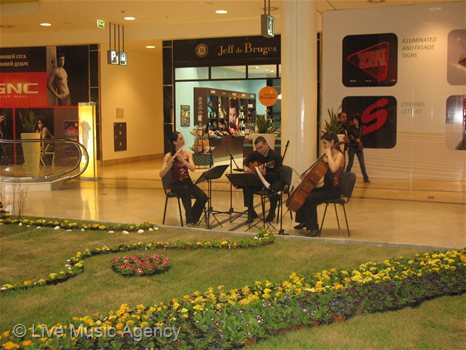 Трио китара, флейта, виолончело Великденски концерти 09 - 14.04.2012 Сердика Център | фото: livemusicagency.com