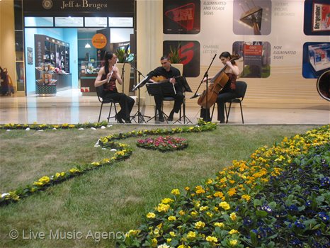 Трио китара, флейта, виолончело Великденски концерти 09 - 14.04.2012 Сердика Център | фото: livemusicagency.com