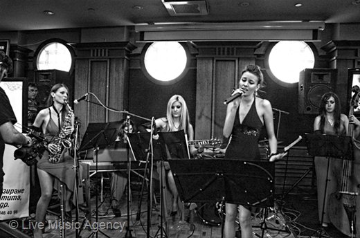 Дамски бенд Grand Wedding Show Sofia | фото: livemusicagency.com