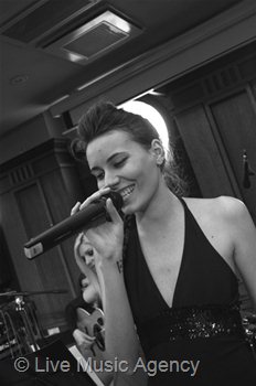 Дамски бенд Grand Wedding Show Sofia | фото: livemusicagency.com