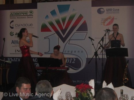 Музикална програма в изпълнение на джаз трио | фото: livemusicagency.com