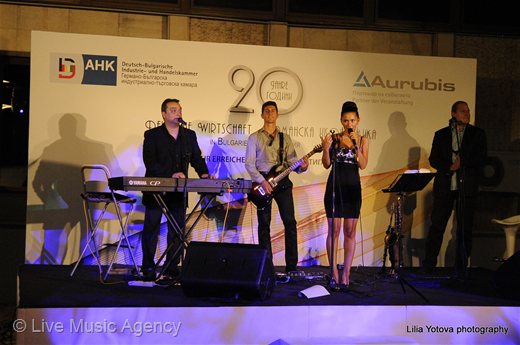 Официален коктейл | фото: livemusicagency.com