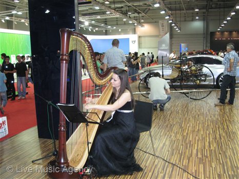 Щанда на Mercedes-Benz | фото: livemusicagency.com