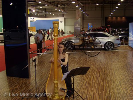 Щанда на Mercedes-Benz | фото: livemusicagency.com