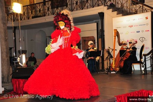 Тайната зад маските, Карнавален спектакъл | фото: livemusicagency.com