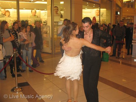 Cвети Валентин в Мол София | фото: livemusicagency.com